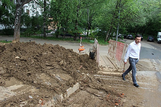 Депутат Семенников занялся вопросом территории, прилегающей к строящимся очистным сооружениям на Болотниковской улице