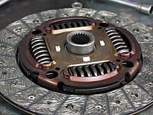 Автомобилистам назвали первые признаки поломки сцепления