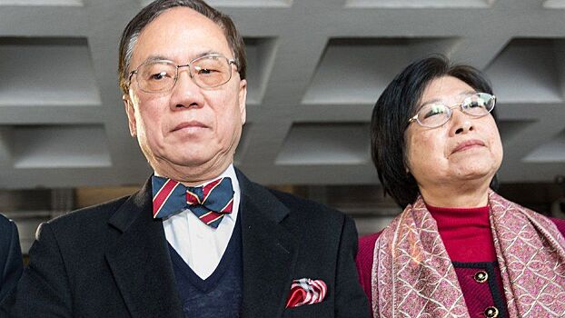 Экс-главу Гонконга признали виновным в превышении полномочий