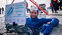 Российский фридайвер побил рекорд Гиннесса по погружению на Байкале