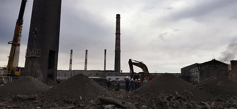 Труба обрушилась на одном из заводов в Свердловской области