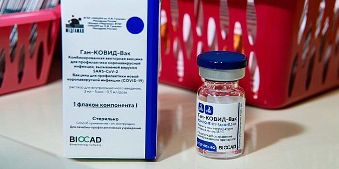 Москвичи помогают медикам в вакцинации населения от COVID-19