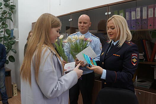 Подросткам из Выхино-Жулебино торжественно вручили паспорта