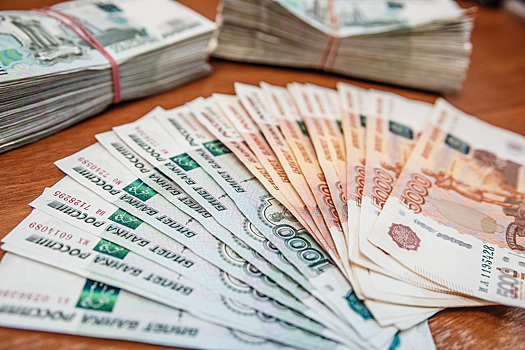 Неизвестный украл из машины иностранца более 10 млн рублей в Санкт-Петербурге