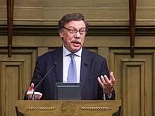 Михаил Барщевский спустя 24 года покидает госслужбу. Отставку связали с делом Долиной, но все оказалось проще