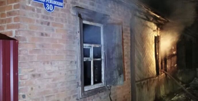 Два человека погибли на пожаре в Шахтах