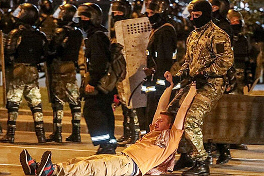 Минск задействовал войска для разгона протестующих