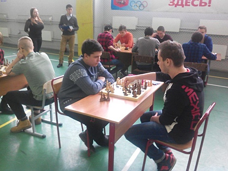 В колледже на Михалковской прошли соревнования по шахматам среди юношей