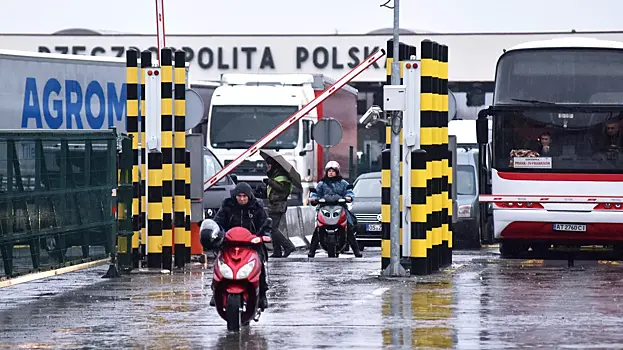 На границе Польши и Украины возобновили движение автобусов