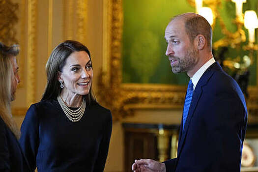 Принцесса Кейт Миддлтон в серьгах принцессы Дианы посетила выставку в Виндзоре