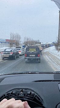 Киров встал в предновогодних пробках