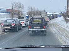 Киров встал в предновогодних пробках