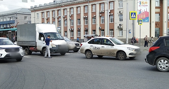 ДТП парализовало трамвайное движение в Кемерове