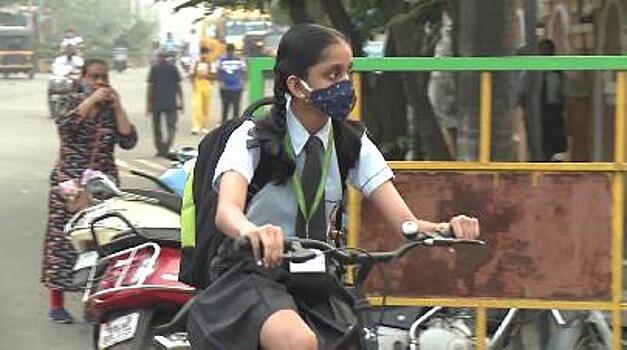 В Индии вновь открываются школы