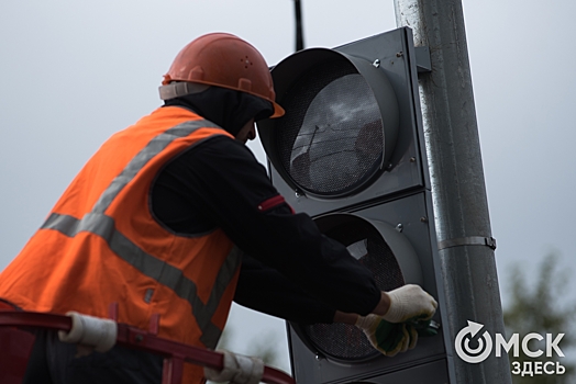 Теперь без пробок? В Омске завершили внедрение искусственного интеллекта в светофоры