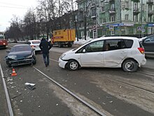 Столкновение двух «Тойот» заблокировало движение трамваев по Богдана Хмельницкого