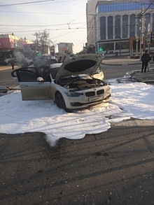 В Махачкале в ДТП загорелась иномарка