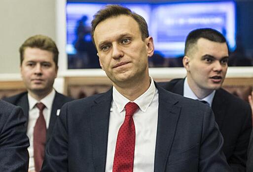 Соратник Навального получает через офшоры огромные суммы