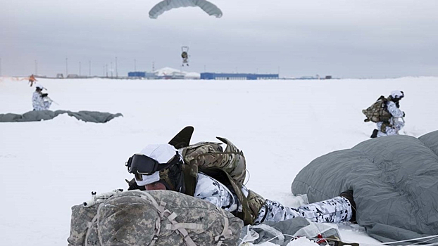 "Арктическое преимущество": ВС РФ готовы противостоять противнику и в жару, и в мороз
