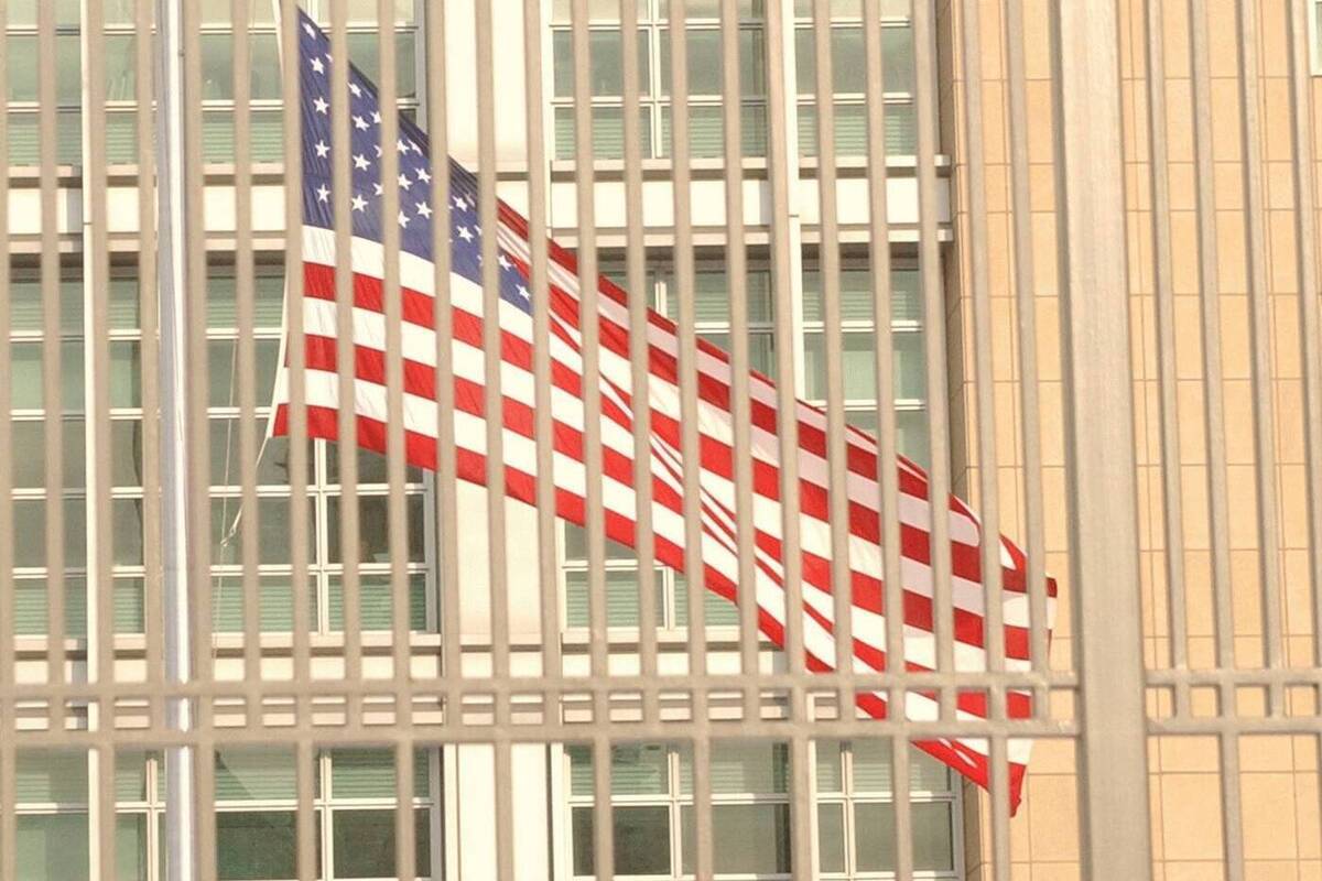 Пекин назвал санкции США незаконными и запретил своим компаниям их соблюдать