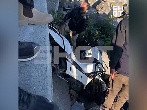 SHOT: мотоциклистка влетела в толпу туристок из России в Стамбуле