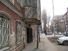 Руины Саратова: Старинный особняк готов обрушиться на людей