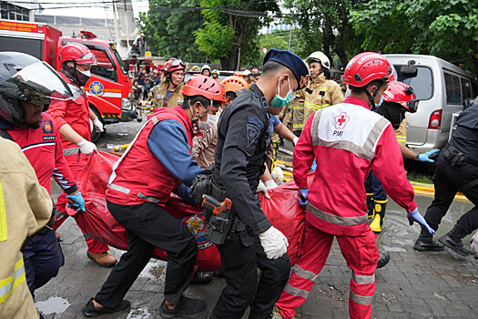 В Индонезии произошел пожар в офисном здании