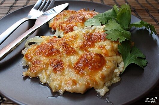 Свинина, запеченная в духовке со сметаной