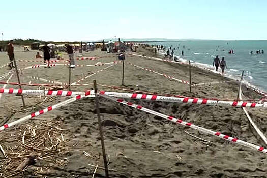 В Италии 17-летний юноша соорудил тоннель из песка и не смог выбраться из него