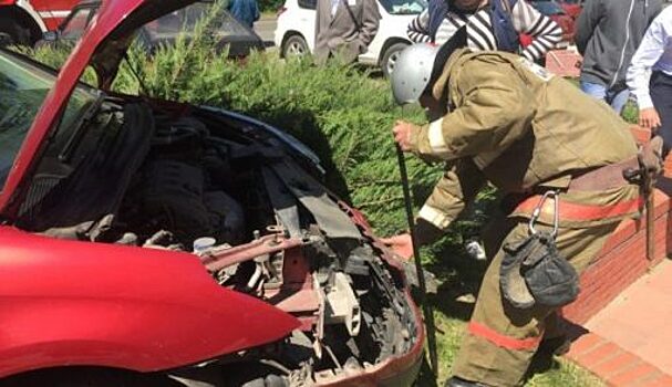 Припарковалась на клумбе: в Мценске автоледи протаранила три машины