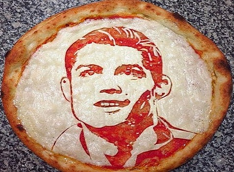 Портреты знаменитостей на пицце