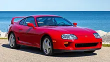 Видео поездки на Toyota Supra с прозрачными стеклянными колесами завирусилось в интернете