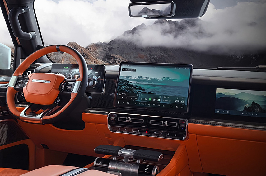 Исходную модель оснащают 1088-сильной четырёхмоторной электрической установкой или гибридной системой с тремя электродвигателями и «турбочетвёркой» 1.5 (комбинированная мощность — 816 сил). Предусмотрены электронноблокируемые дифференциалы спереди и сзади, а также выбор режимов движения. Клиренс составляет 335 миллиметров.