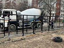 В Советском районе на ул. Еременко монтируют современную контейнерную площадку