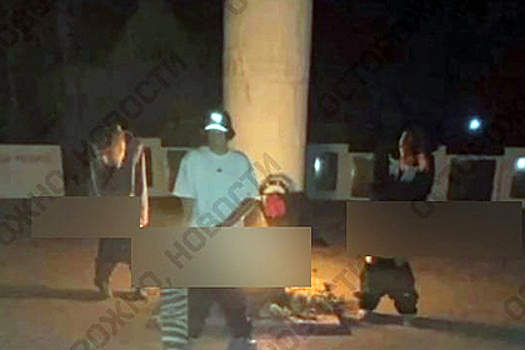 На 16-летнего россиянина завели дело за непристойное фото у Вечного огня