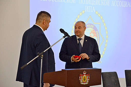 Грекову вручили медаль международной полицейской ассоциации