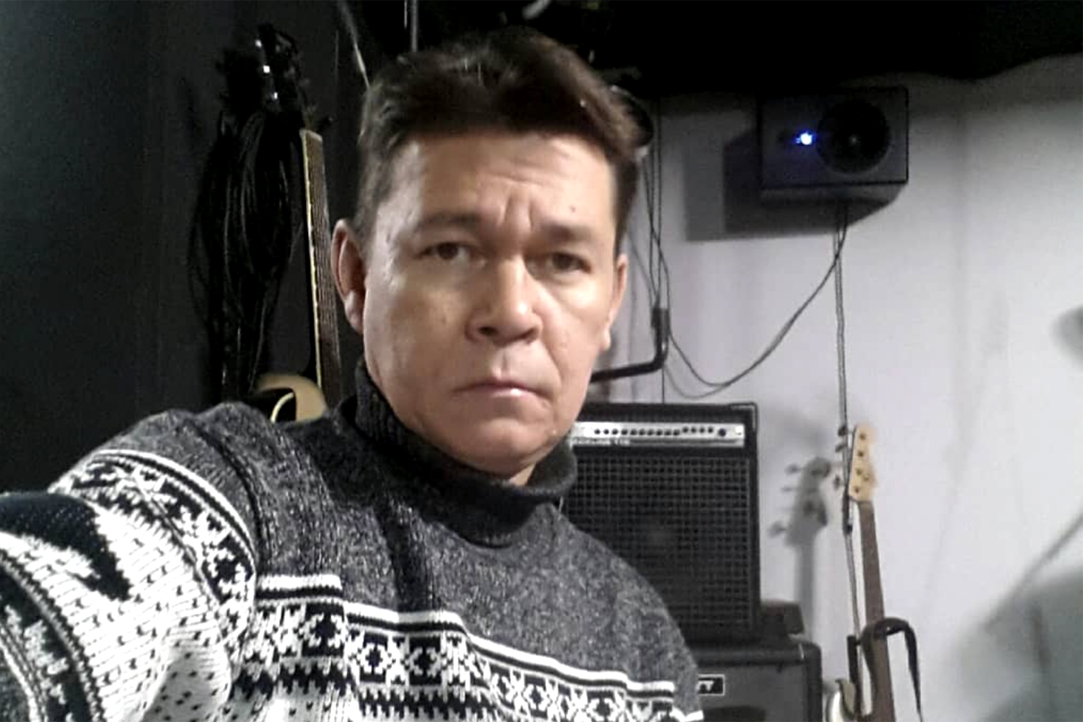 В 45 лет умер российский радиоведущий Денис Иконников
