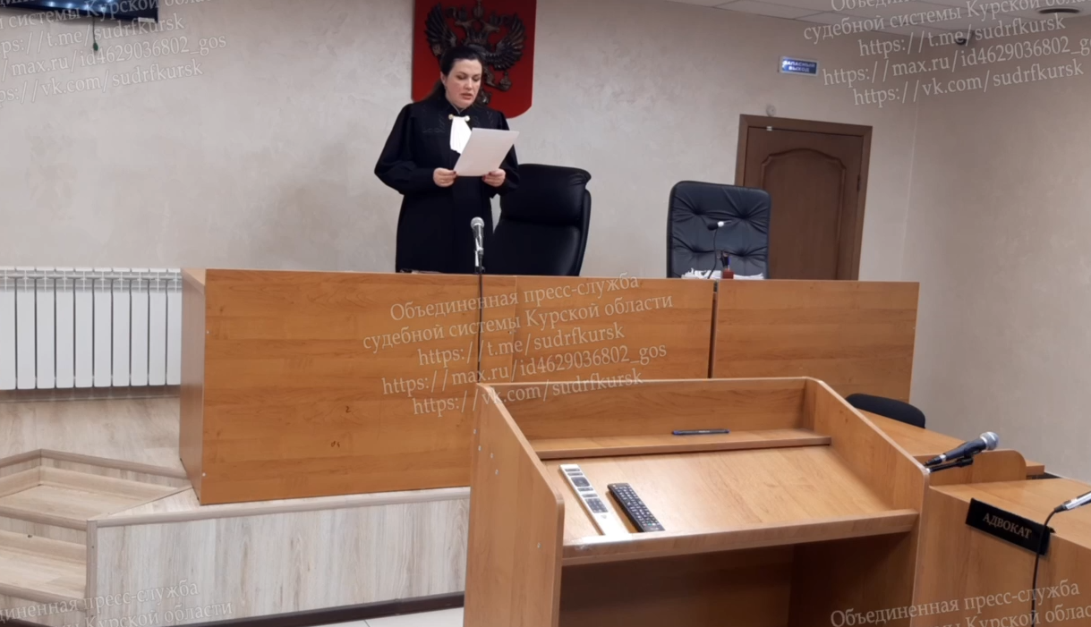 Суд выселил курянина, который разрушал муниципальную квартиру и мешал соседям