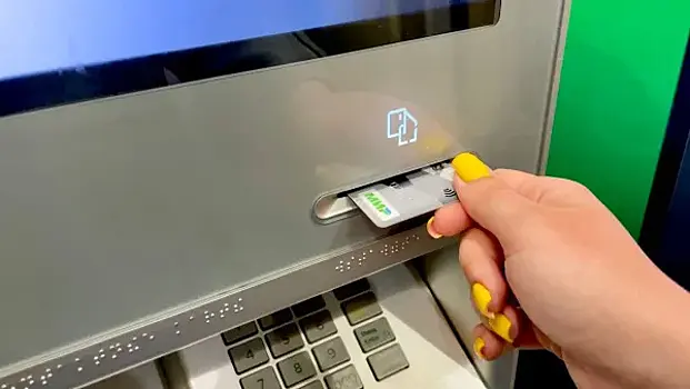 Мошенники могут подделать личность человека по записи голоса из интернета