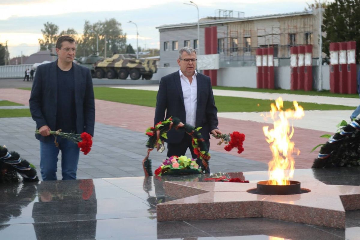 Никитин оценил благоустройство мемориала в Шатках