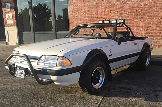 Старый Ford Mustang превратили в 300-сильный внедорожник