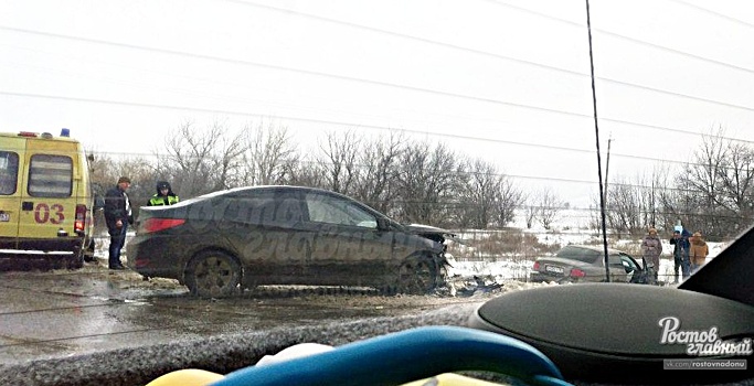 В столкновении двух Hyundai на ростовской трассе пострадала молодая девушка