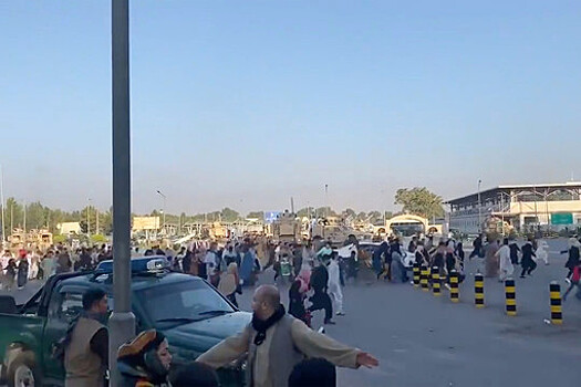 РИА "Новости": во время столкновений у аэропорта Кабула погибли семь человек