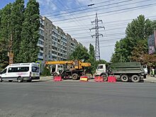 В разгар свадеб саратовские коммунальщики перерыли дорогу у ЗАГСа