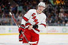 Андрей Свечников набрал 50-е очко в текущем сезоне НХЛ