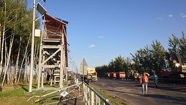 Обрушение перехода: на трассе М-7 «Волга» упал пешеходный мост