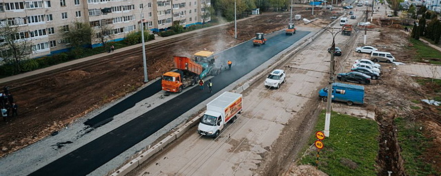 На улице Гражданской в Чебоксарах начали укладку асфальта