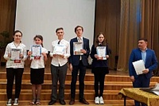 В одной из школ Зеленограда наградили активных участников проекта «Бумажный бум»