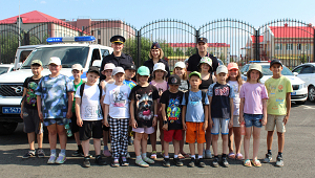 В ЯНАО сотрудники полиции совместно с общественниками организовали экскурсию для детей
