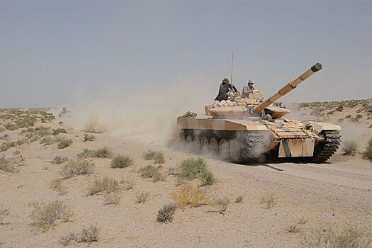 Т-72 с новой "реактивной броней" испытали на учениях в Узбекистане